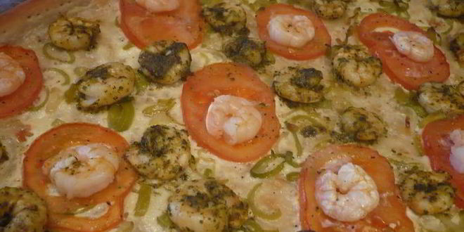 Рецепт тарта с креветками и луком-пореем