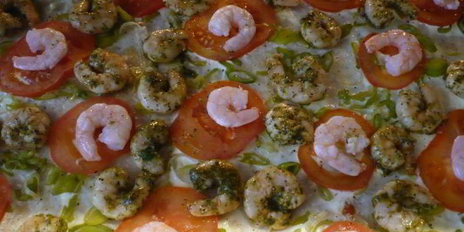 Рецепт тарта с креветками и луком-пореем