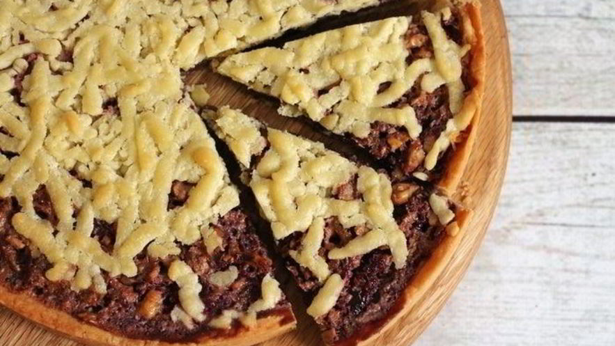 Рецепт тарта с вишней и грецкими орехами