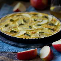 Рецепт Тарта с яблоками и сыром
