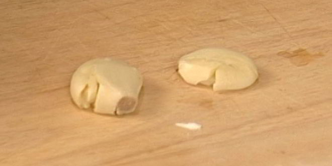 Рецепт тортильи с купатами, луком и картофелем