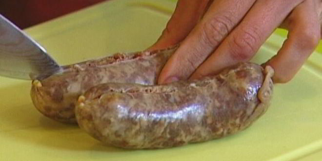 Рецепт тортильи с купатами, луком и картофелем