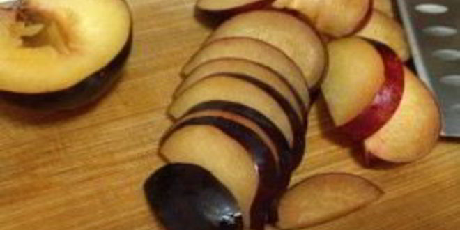 Рецепт французских тостов с яблоками и сливами