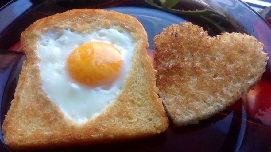 Рецепт глазуньи в тосте