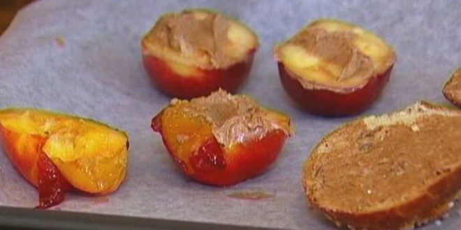 Рецепт коричных тостов с нектаринами на гриле