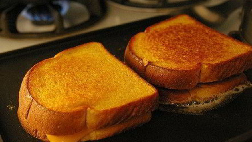 Рецепт сырных тостов на сковородке