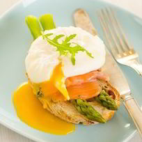 Рецепт Тоста из спаржи и семги