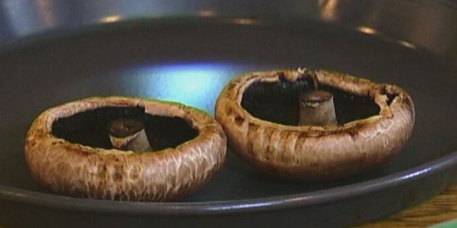 Рецепт тостов на завтрак с творогом, помидорами и грибами