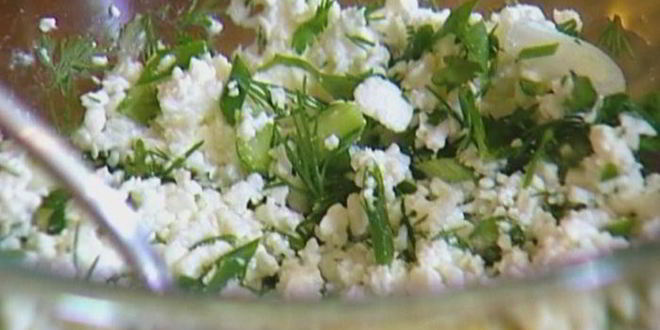 Рецепт тостов на завтрак с творогом, помидорами и грибами