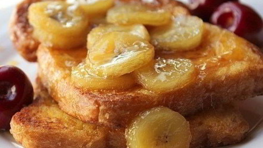 Рецепт тостов с бананово-карамельным соусом