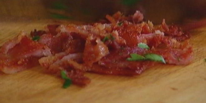 Рецепт тостов с беконом, помидорами, цукини и сыром