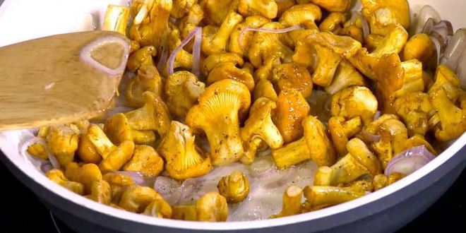 Рецепт тостов с лисичками и лимонным сыром