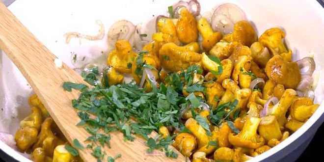 Рецепт тостов с лисичками и лимонным сыром