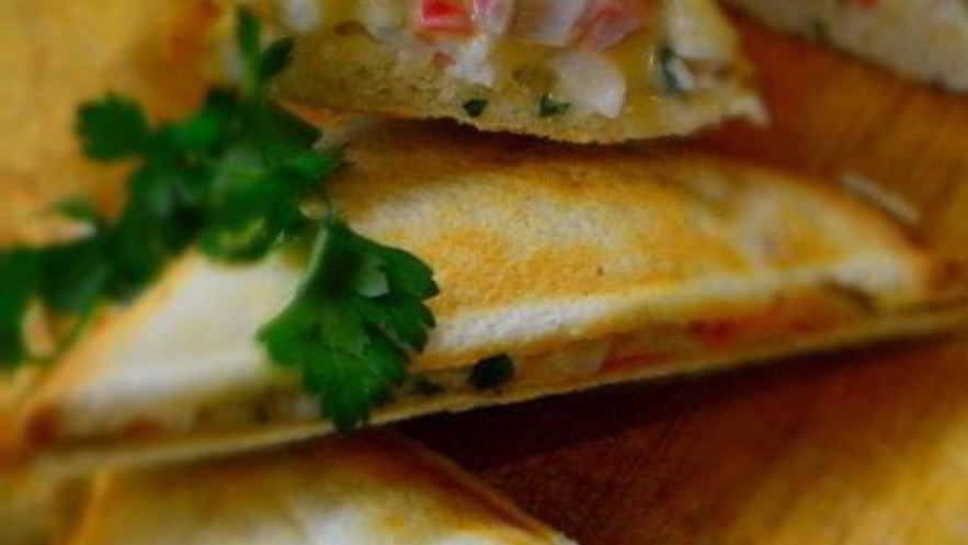 Рецепт тостов с сыром и крабовыми палочками