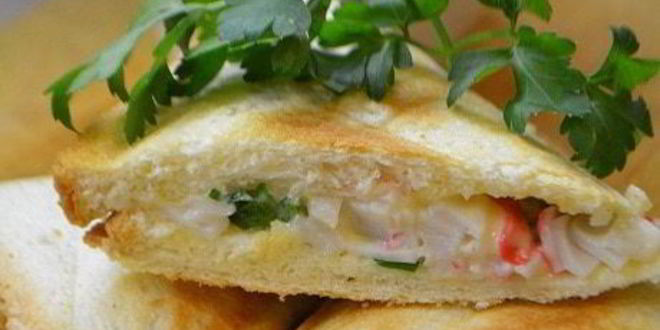 Рецепт тостов с сыром и крабовыми палочками