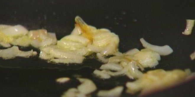 Рецепт тостов с цукини, сыром и луком