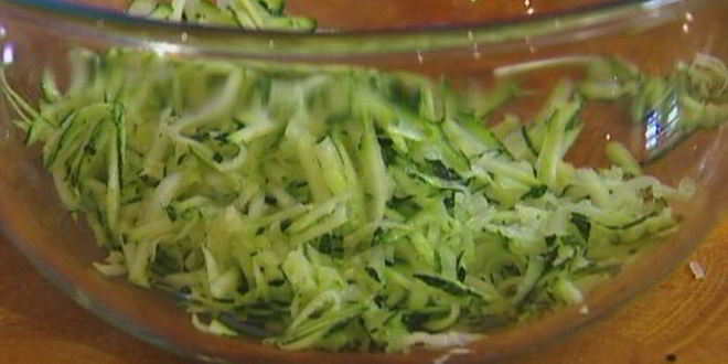 Рецепт тостов с цукини, сыром и луком