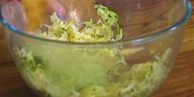 Рецепт тостов с цукини, сыром и луком