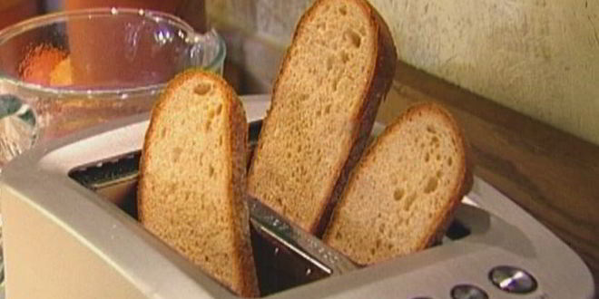 Рецепт тостов с цукини, сыром и луком