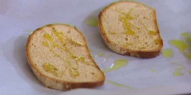 Рецепт тостов с цукини, сыром и луком