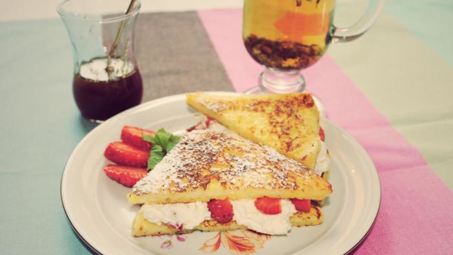 Рецепт тостов с ягодами и творогом