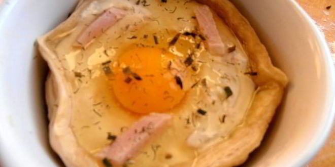 Рецепт глазуньи в съедобной сковородке