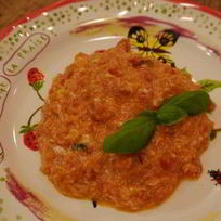 Рецепт Яичницы-болтуньи с помидорами и базиликом