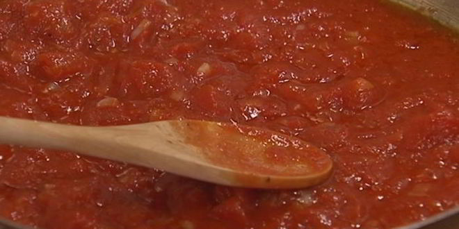 Рецепт яичницы-болтуньи с помидорами и базиликом