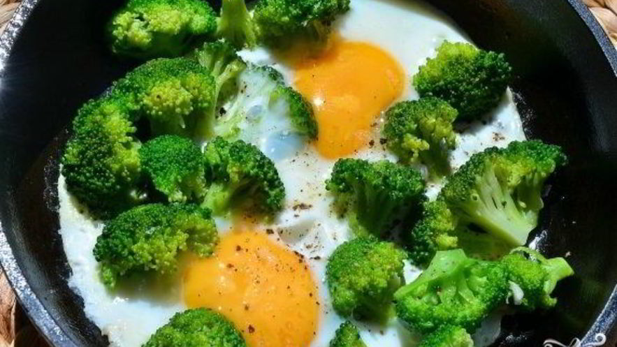 Рецепт яичницы с брокколи