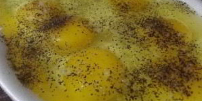 Рецепт яичницы с грибами и сыром