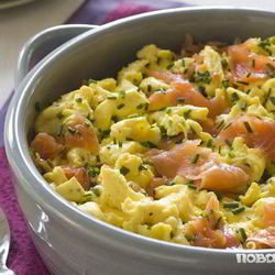 Рецепт Яичницы с копченым лососем