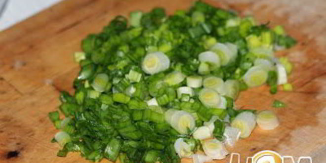 Рецепт яичницы с помидорами и чесноком