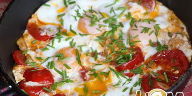 Рецепт яичницы с помидорами и чесноком