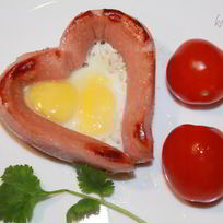 Рецепт Яичницы с сосиской Breakfast for you