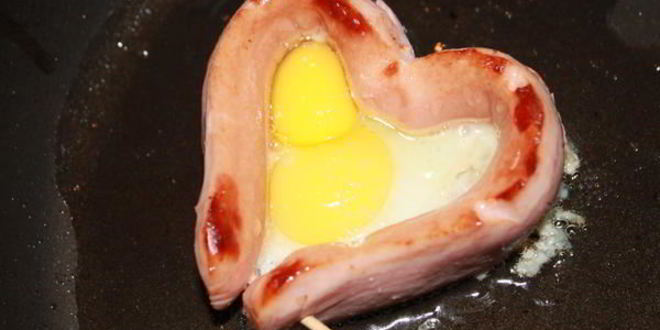 Рецепт яичницы с сосиской breakfast for you