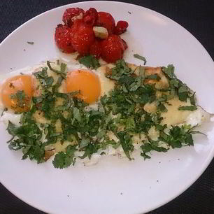 Рецепт Яичницы с жареным сыром сулугуни