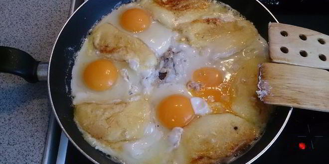 Рецепт яичницы с жареным сыром сулугуни