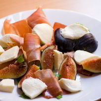 Рецепт Закуски из инжира с моцареллой