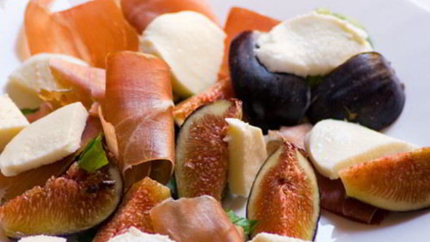 Рецепт закуски из инжира с моцареллой