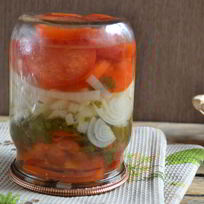 Рецепт Закуски из помидоров с луком на зиму