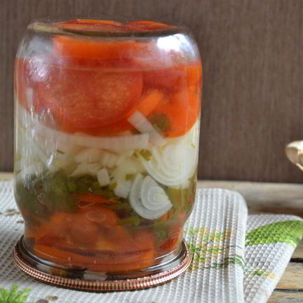 Рецепт Закуски из помидоров с луком на зиму