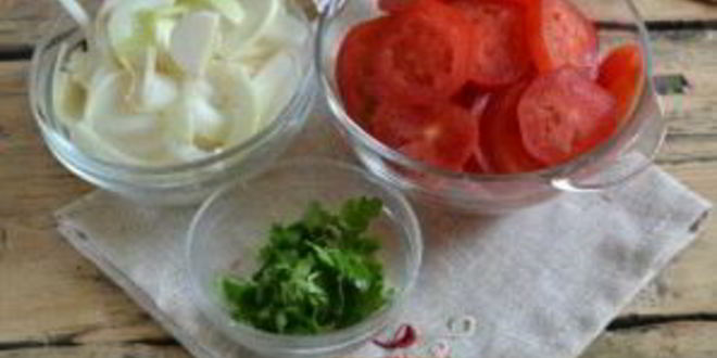 Рецепт закуски из помидоров с луком на зиму