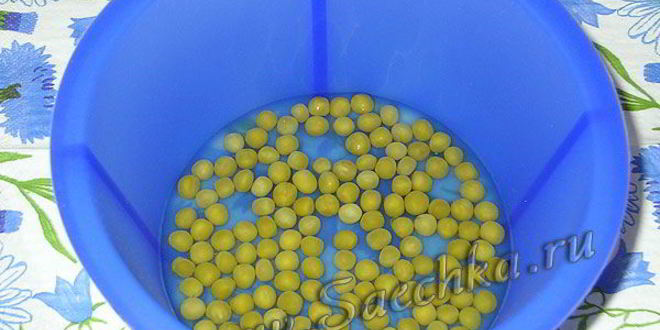 Рецепт заливного с курицей, яйцами и горошком