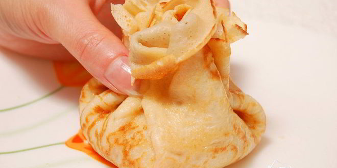 Рецепт блинных мешочков с жюльеном из красной рыбы