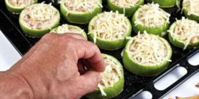 Рецепт грибного жульена в кабачковых кокотницах