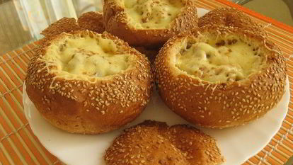 Рецепт Жульена в булочке с кунжутом